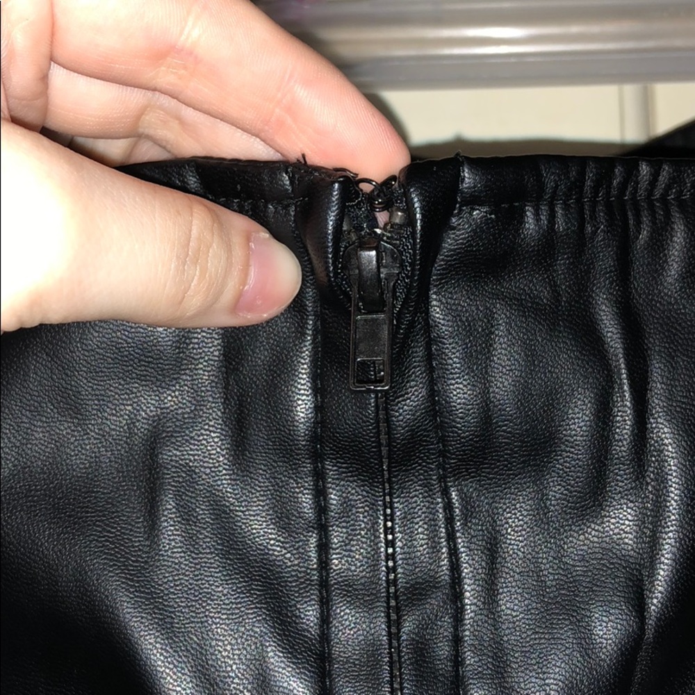 5/$25✨NWOT Forever 21 Faux Leather Peplum Top - Picture 3 of 6